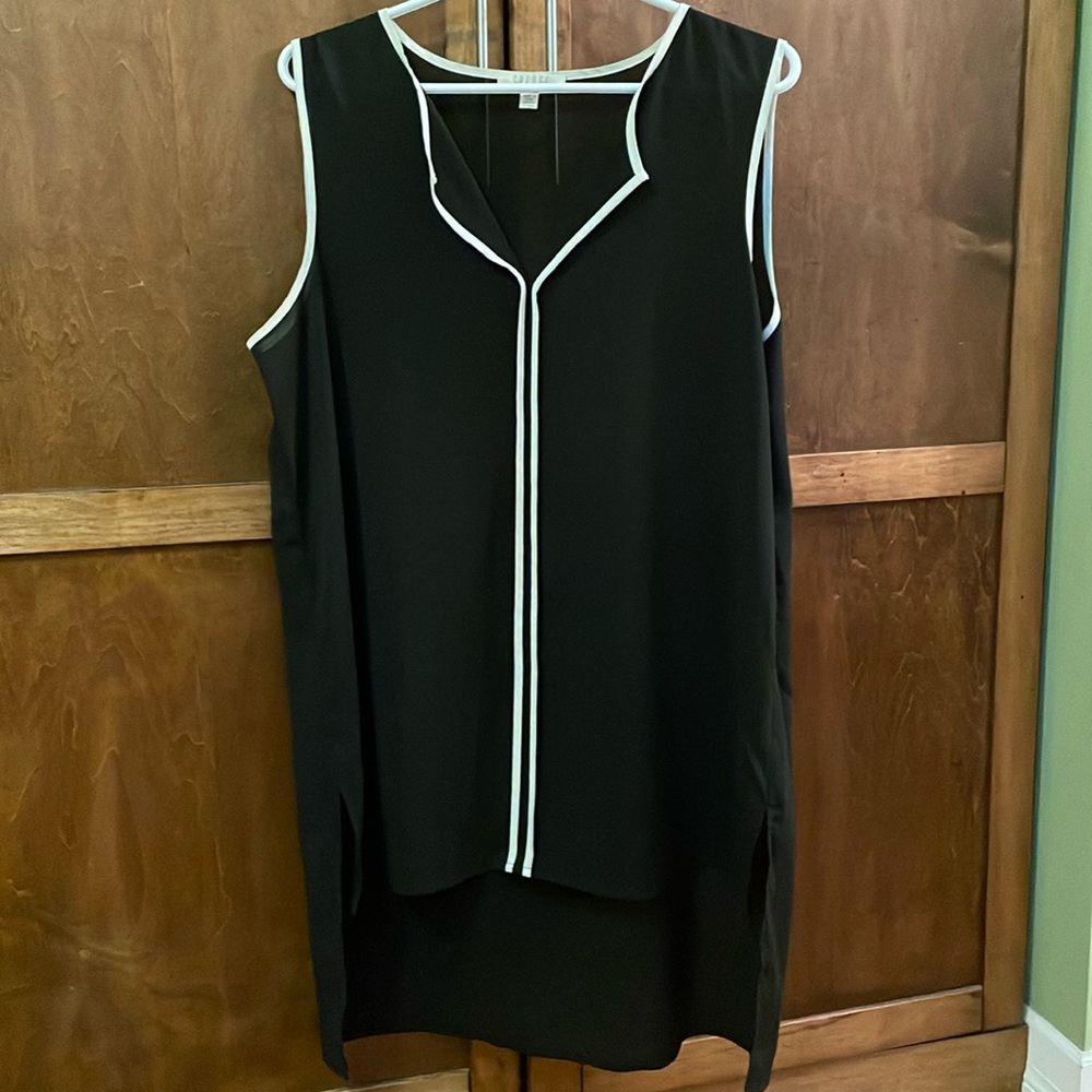 Spence black and white high low tunic.